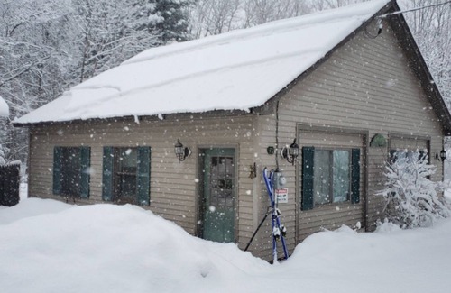Bethlehem Cottage | White Mountain Retreat - Family/Pet Friendly- Year Round : Ski areas Close by!