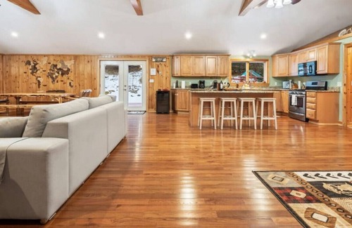 North Haverhill House | White MountainGetaway w/Hot Tub|Play area|Fire Pit