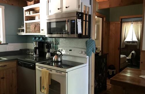 Eidelweiss Village Ski Chalet | White Mountains & Lakes Chalet Screened Porch, FirePit, 1/2 mile to 3 Beaches
