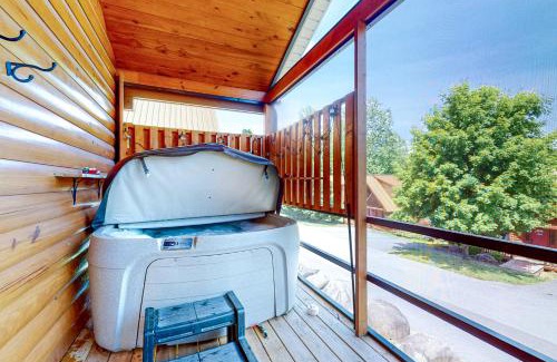 White Oak Lodge House | White Oak Haven