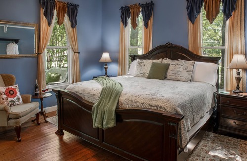 Jefferson Bed & Breakfast | White Oak Manor Bed & Breakfast
