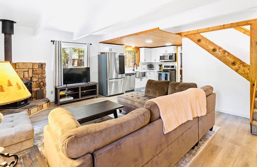 Packwood House | White Pass Wonder - Hot Tub, Wifi, Wood Stove