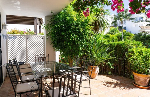Nikki Beach Apartment | White Pearl beach J4, ground floor apartment next to Elviria beach