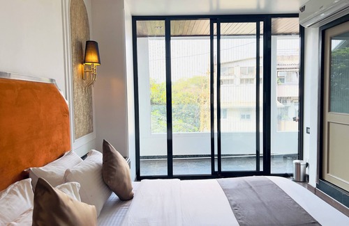 Wellington Pier Hotel | White Pearl Colaba
