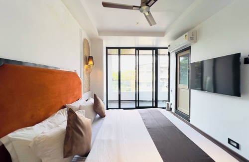 Wellington Pier Hotel | White Pearl Colaba