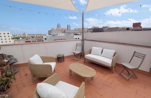 El Parc i la Llacuna del Poblenou Apartment | White Penthouse Apartment