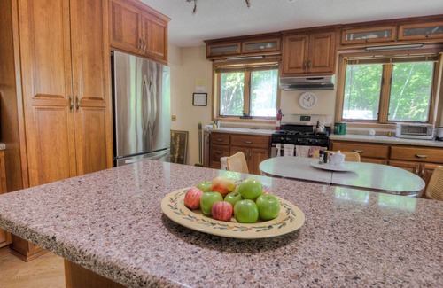 Cass Lake House | White Pine Lodge- secluded lakehome on 40 acres, click pic for Fall deals