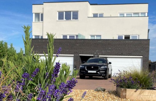Eastbourne Villa | White Point beach house
