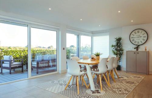 Eastbourne Villa | White Point beach house