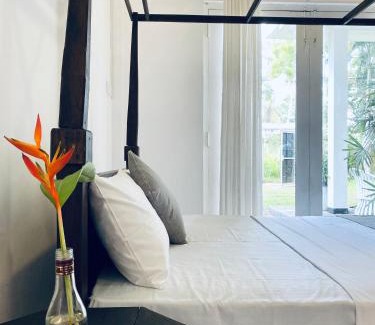 Tangalle House | White Resort - 1 Min walk to the Beaches
