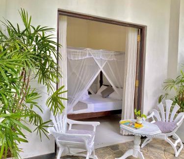 Tangalle House | White Resort - 1 Min walk to the Beaches