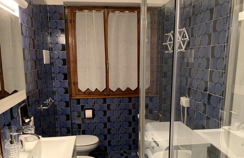 Ponte di Legno Apartment | White Rock apartment
