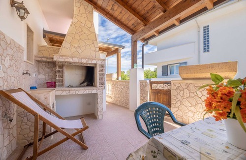 Capilungo Apartment | White Room - B&B Pilella: Elegance by the Sea