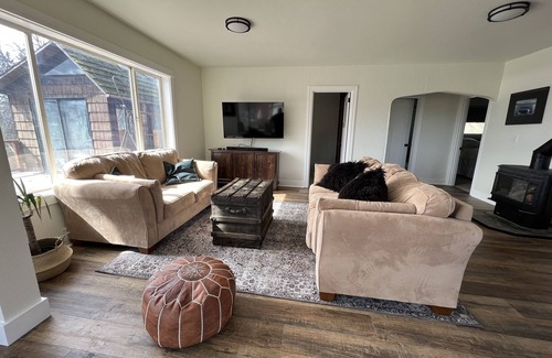White Salmon House | White Salmon Chalet 1 block from downtown