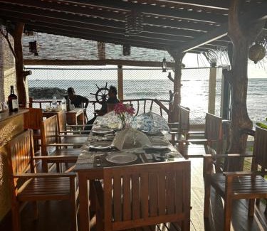 Hikkaduwa House | White Sand Villa - Beach front