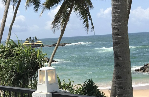 Hikkaduwa House | White Sand Villa Seenigama,Hikkaduwa Ocean front villa 5 bedrooms villa