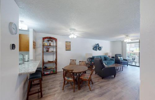 Kahaluu Bay Apartment | White Sands Resort #108