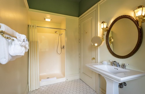 Geneva Hotel | White Springs Manor a Belhurst Property