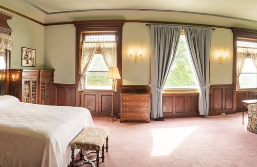 Geneva Hotel | White Springs Manor a Belhurst Property