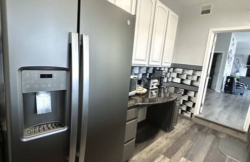 Bushkill House | White Swan by the Pond HotTub 4000sqft Modern SsMook Home Water Front BOATS
