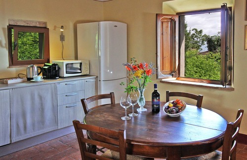 Montepulciano Apartment | White Tea Stuart Apartment