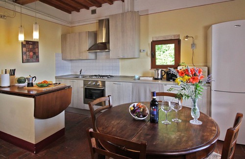 Montepulciano Apartment | White Tea Stuart Apartment