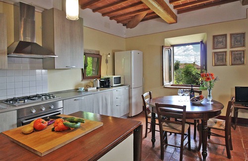 Montepulciano Apartment | White Tea Stuart Apartment
