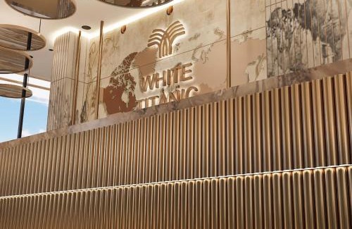 Mamaia-Sat Hotel | White Titanic 5 stele