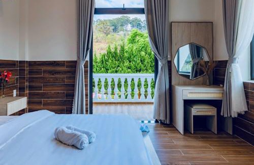 Duc Trong Hotel | White Villa Đà Lạt