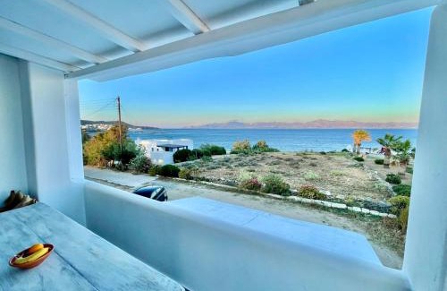 Logaras Apartment | White Wave