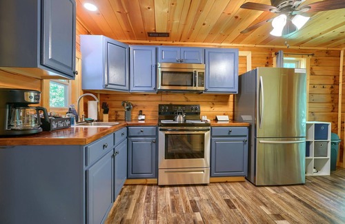 Logan Cabin | White Wolf Lodge by The Inn & Spa at Cedar Falls