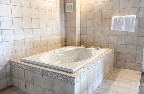 Upson Hotel | Whitecap Mountains Resort