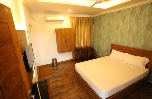 Alattur Hotel | Whitehouse Residency