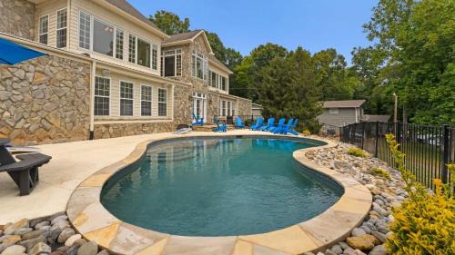 Troutman House | Whitetail Cove by AvantStay Lakefront w Pool Private Dock Sleeps 20
