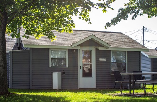 Houghton Lake Resort | Whitetail Family Resort (Wolf Cabin)