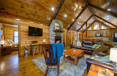 Broken Bow House | Whitetail Retreat Cabin for 13
