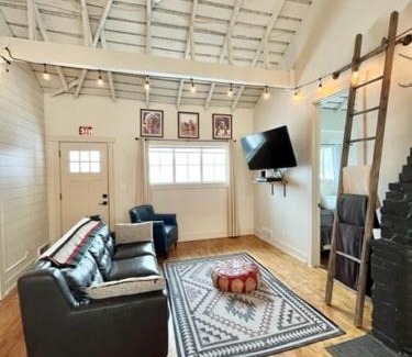 Lava Hot Springs House | Whitewater Cottage- IN TOWN walk to everything