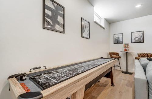 Buena Vista House | Whitewater Villa - 5BR Luxury Retreat with Hot Tub