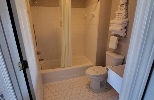 Loganville Hotel | Whits Inn
