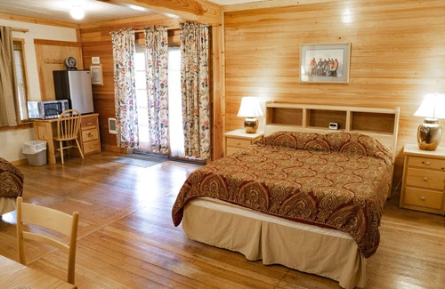 Ashford Hotel | Whittaker's Motel & Historic Bunkhouse