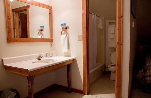 Ashford Hotel | Whittaker's Motel & Historic Bunkhouse