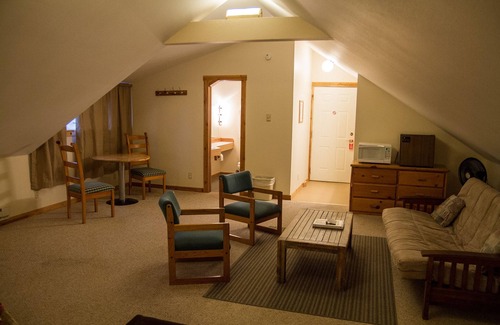 Ashford Hotel | Whittaker's Motel & Historic Bunkhouse