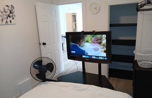 Winnipeg Apartment | Who likes white poang? Near downtown