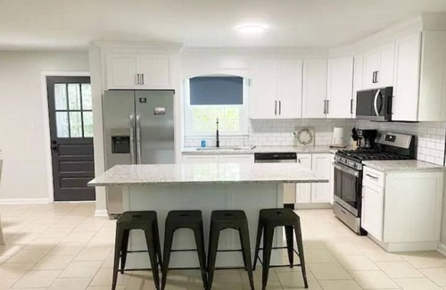 Lebanon House | Who Loves Ya, Bourbon, 3 bedroom/2 full baths