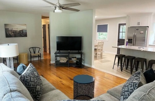 Lebanon House | Who Loves Ya, Bourbon, 3 bedroom/2 full baths