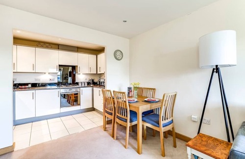 Ware Apartment | Whole 2 Bed Flat - Contractors, Families & More