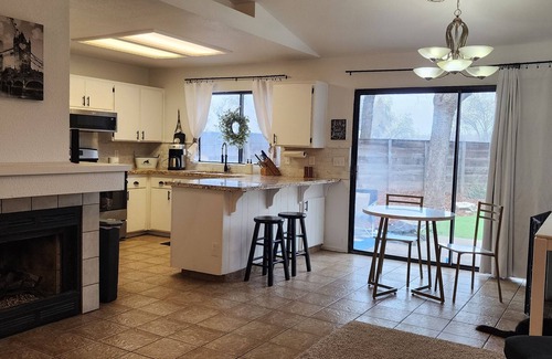 Visalia House | Whole Home- 3 Bedroom - 2 Bath- Quiet neighborhood with secure courtyard