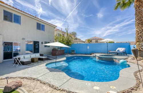 Las Vegas House | Whole home,pool/spa great location and 15m to Vegas strip, hike,golf,attractions