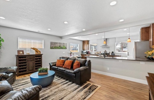 Jewell Heights - Hoffman Heights House | Whole House Relaxing Oasis by Fitzsimmons Campus.