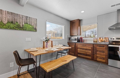 Jewell Heights - Hoffman Heights House | Whole House Relaxing Oasis by Fitzsimmons Campus.